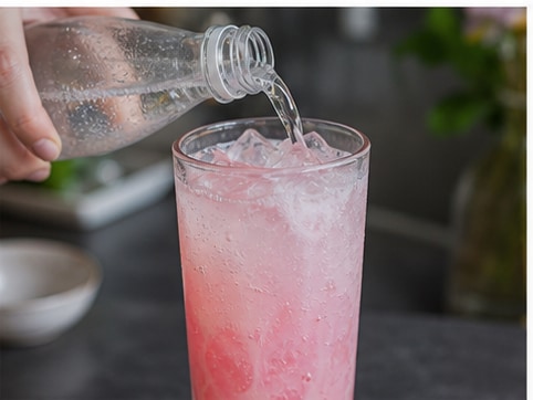 Soda Gembira步骤4:加冰冷却